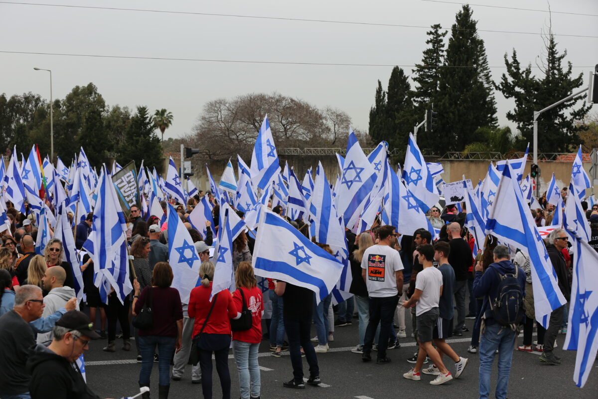 Israelis protesting against a corrupt government